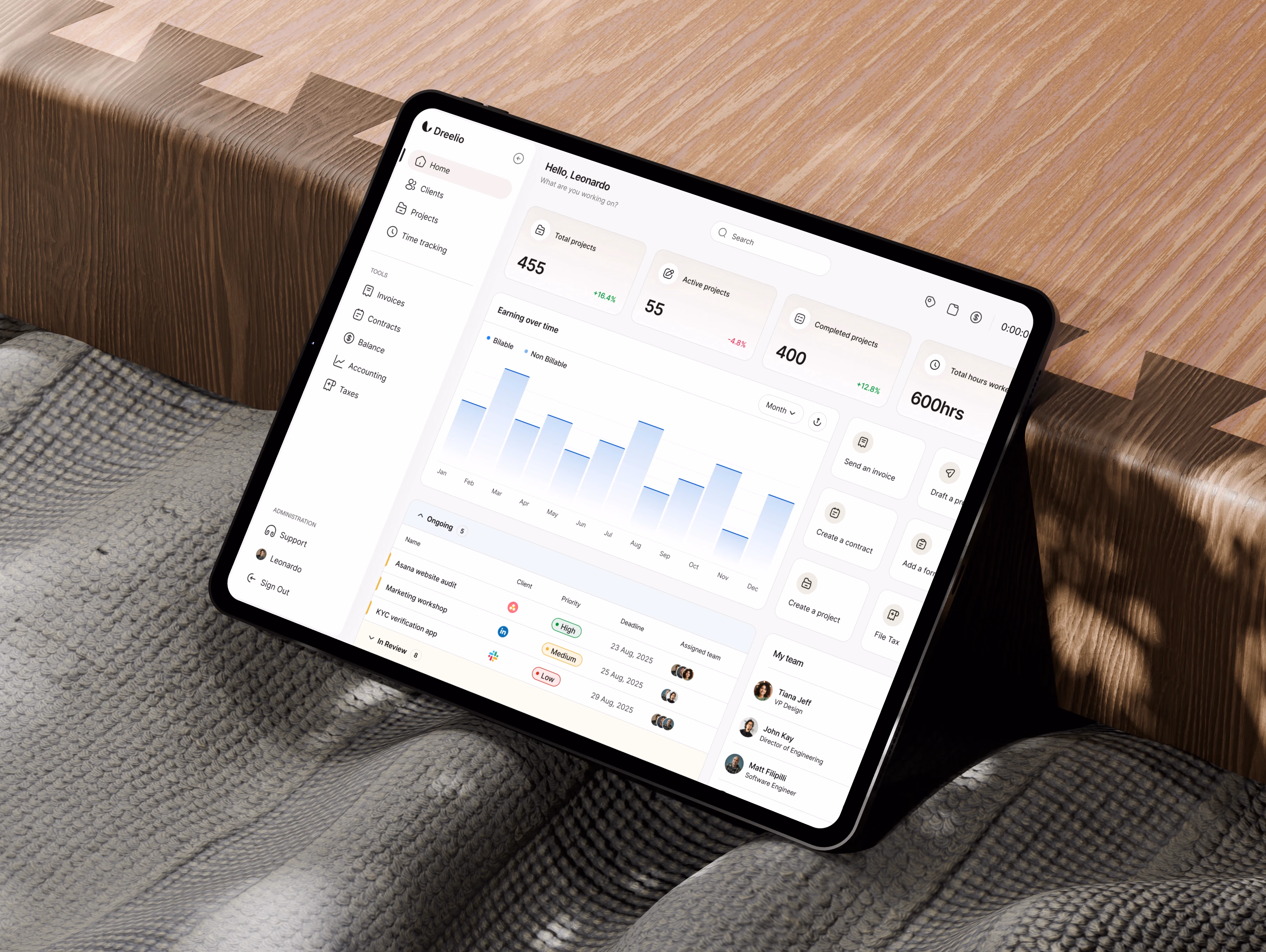 App Boflow no computador — laptop com tela do app
